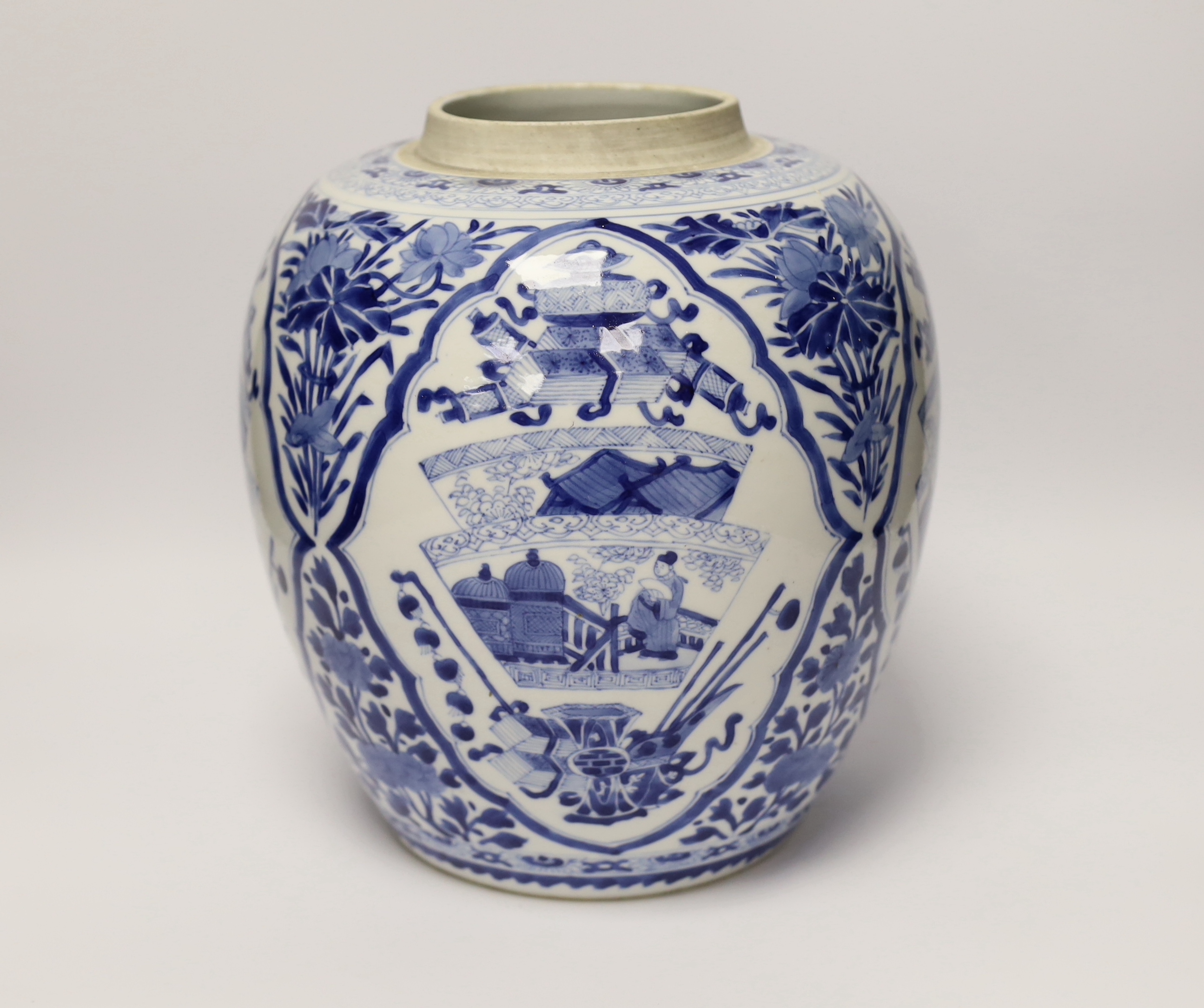 A large 19th century Chinese blue and white jar, 27cm high